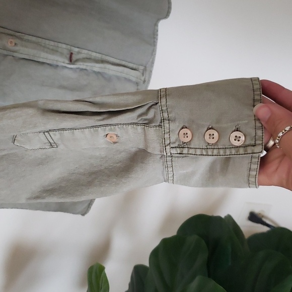 Guess Vintage sage green button up shirt, long sleeve, chest pockets, me… - Picture 4 of 8